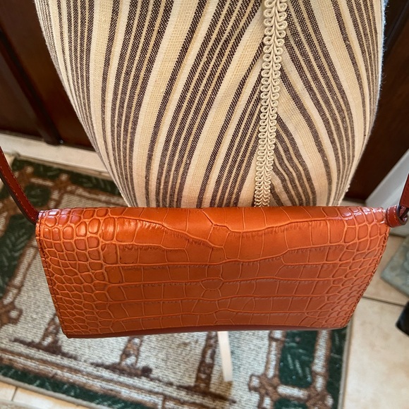 Vince embossed croc leather Carmel crossbody with adjustable strap - Picture 12 of 16